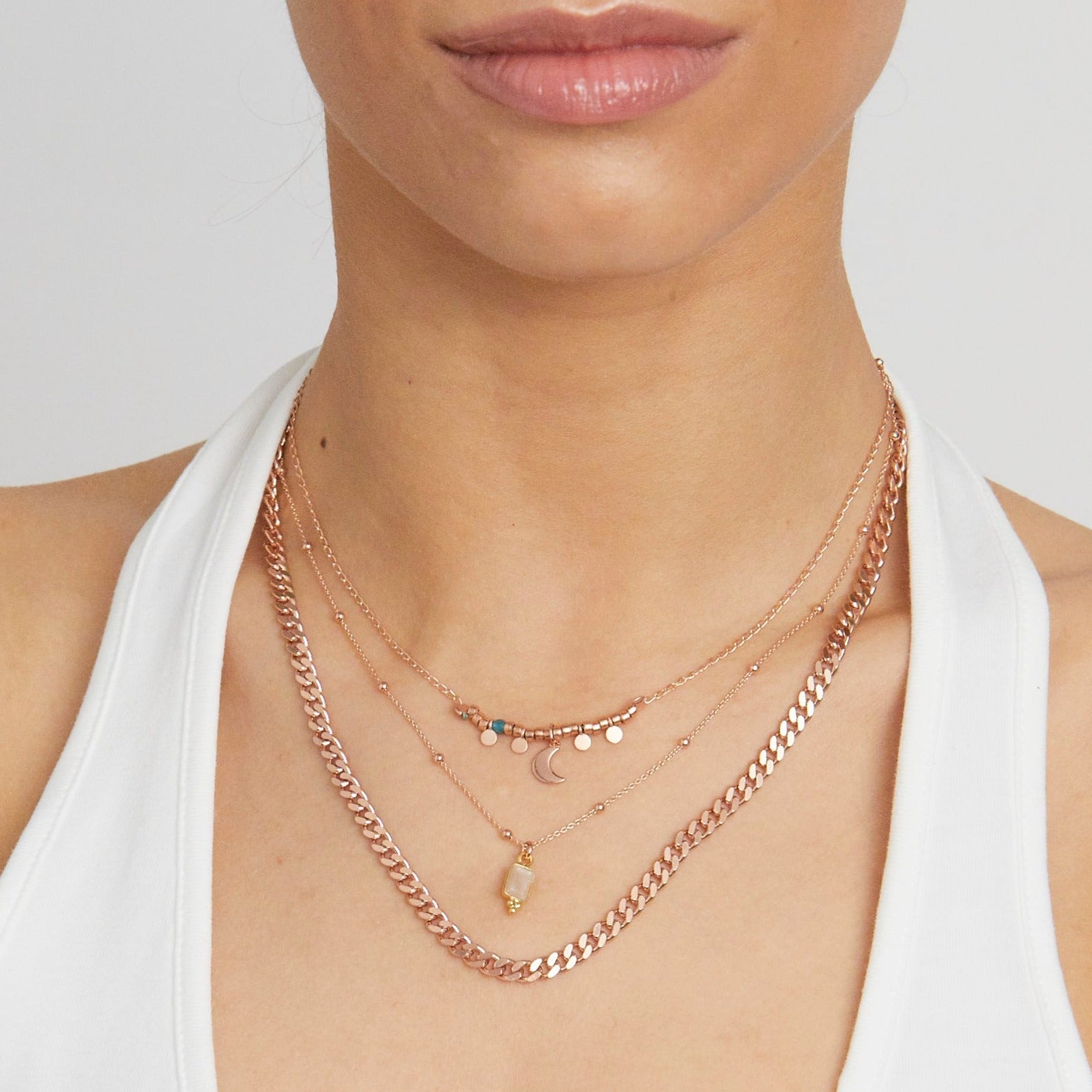 Mitteldicke Gliederkette aus 925 Silber Rosévergoldung. Perfekte Kette für den Layering Look. 4,1 mm breit.